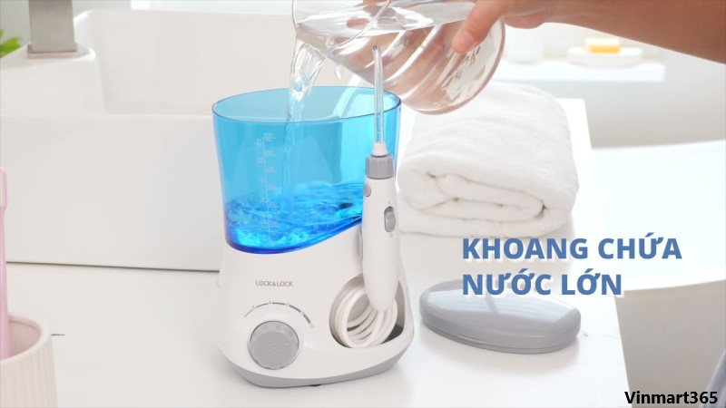 Máy tăm nước Lock&Lock ENR111BLU có khoang chứa nước dung tích 600ml